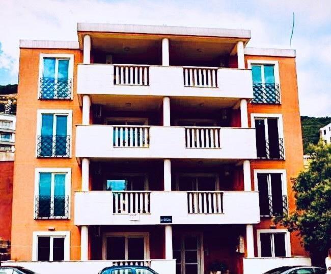 بودفا Apartments Chanel المظهر الخارجي الصورة